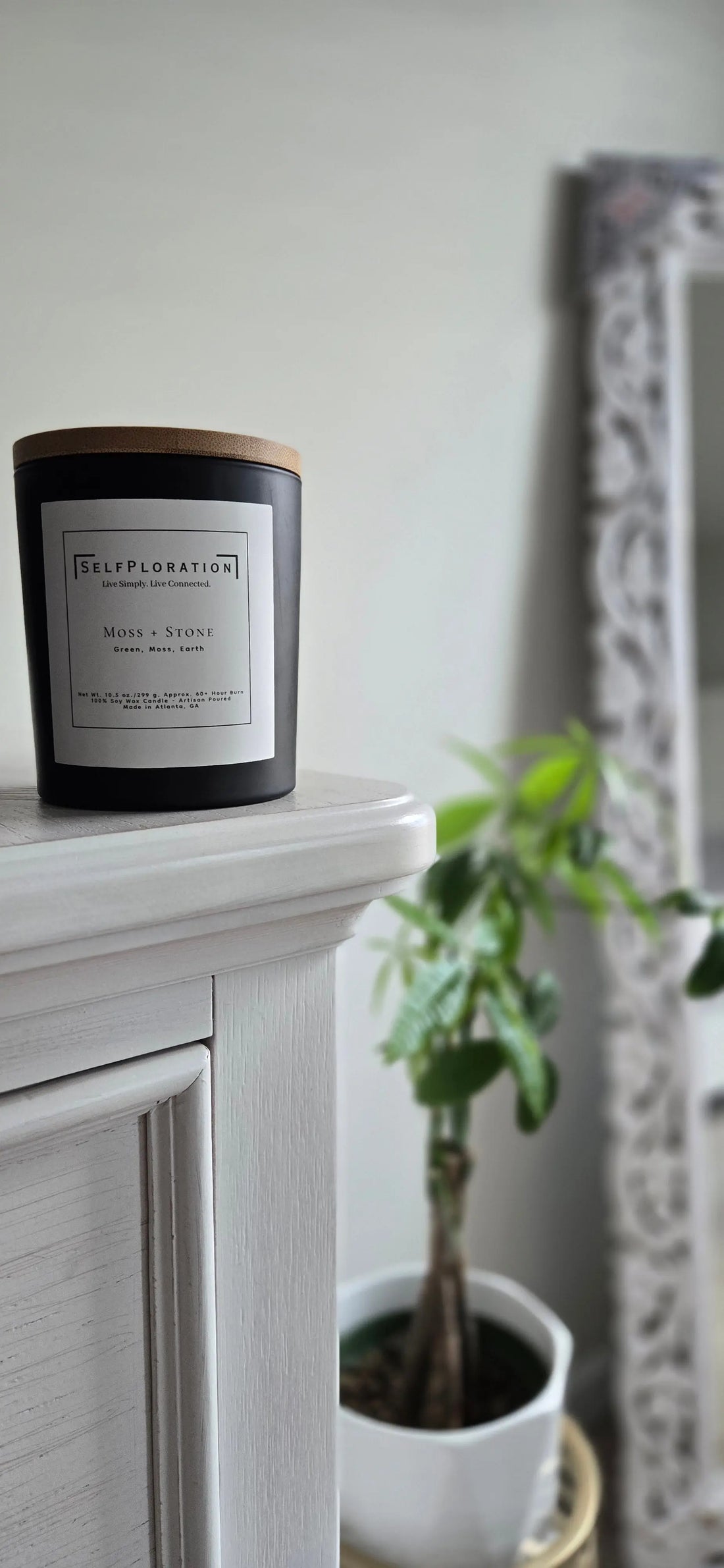 Forest, green leaves, moss and aquatic scented candle